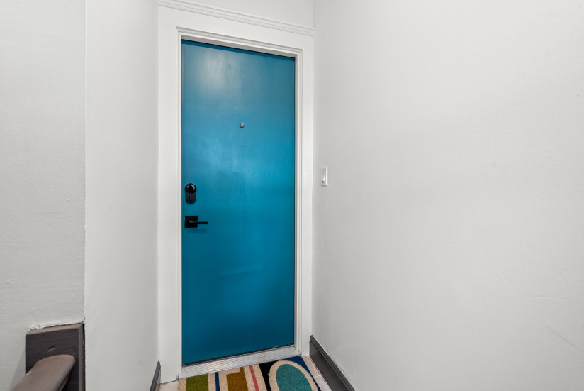 30-web-or-mls-Unit3_Door