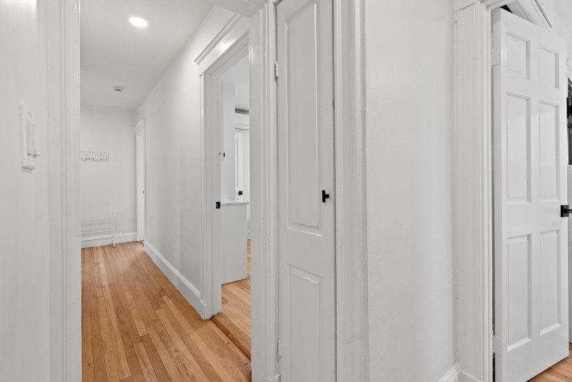 32-web-or-mls-Unit3_Hallway_C